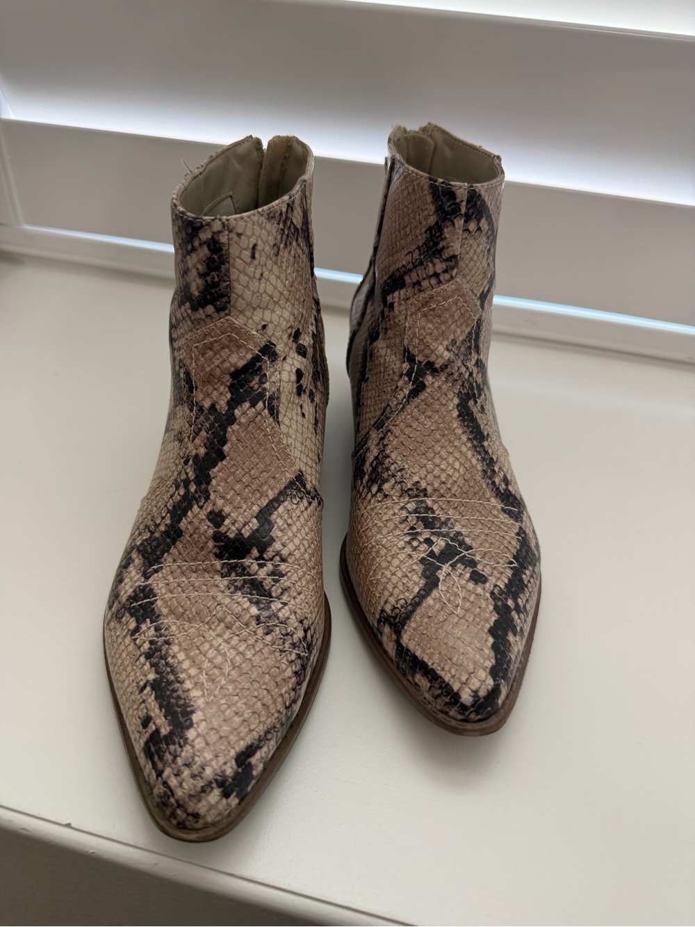 Snake-Print Pointed Toe Ankle Boots - Beige/Black
